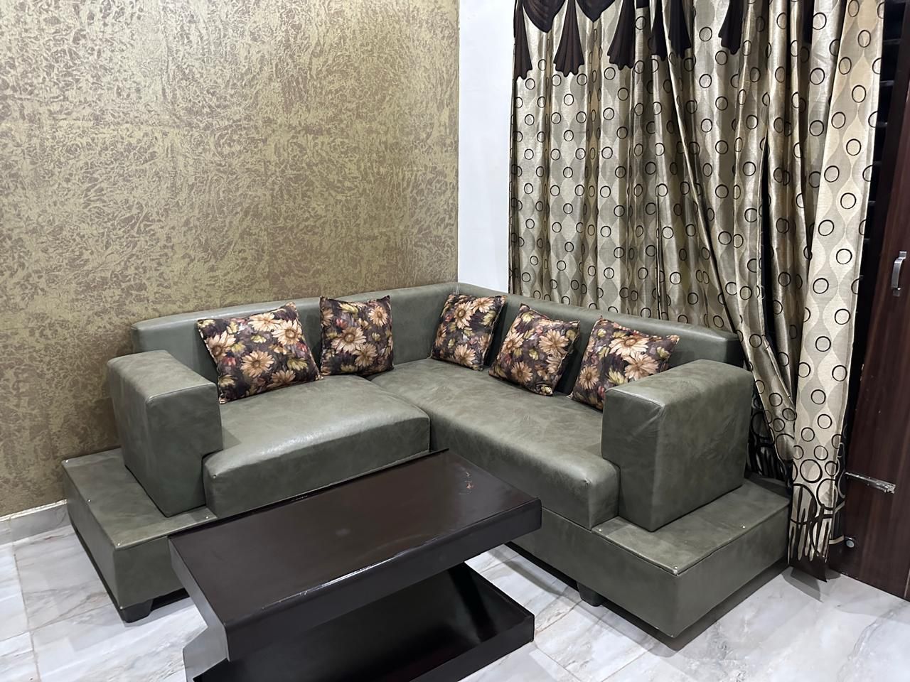 2BHK Fully Furnished Independent Flat at Palm Meadows