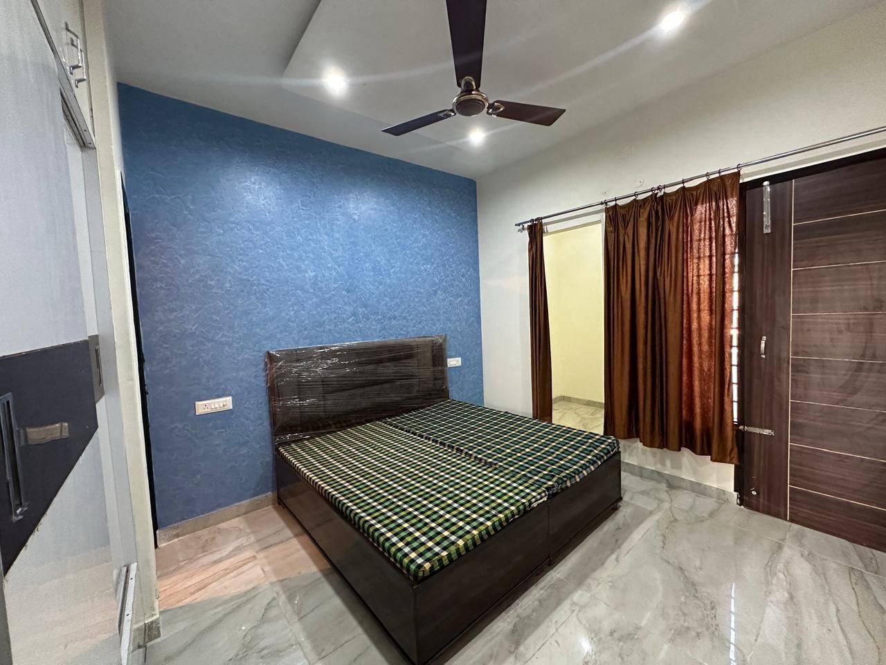 2BHK Fully Furnished Independent Flat at Palm Meadows