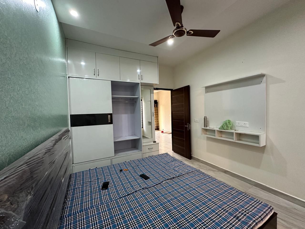 2BHK Fully Furnished Independent Flat at Palm Meadows