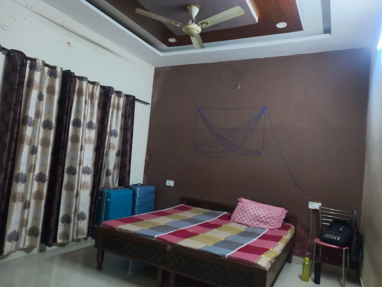 1 room available for girls in 3BHK