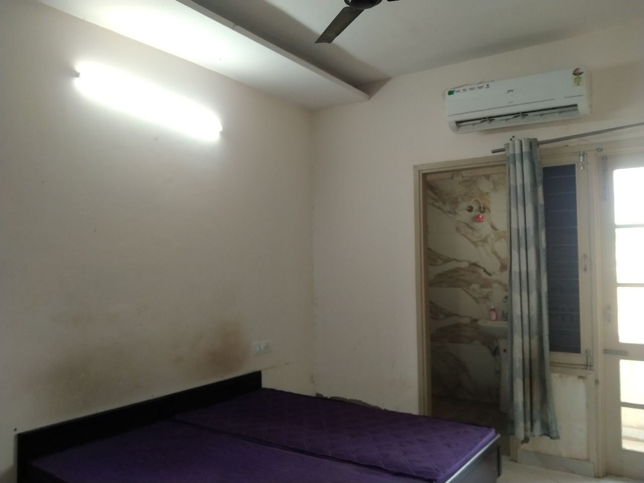 2 bhk available for rent