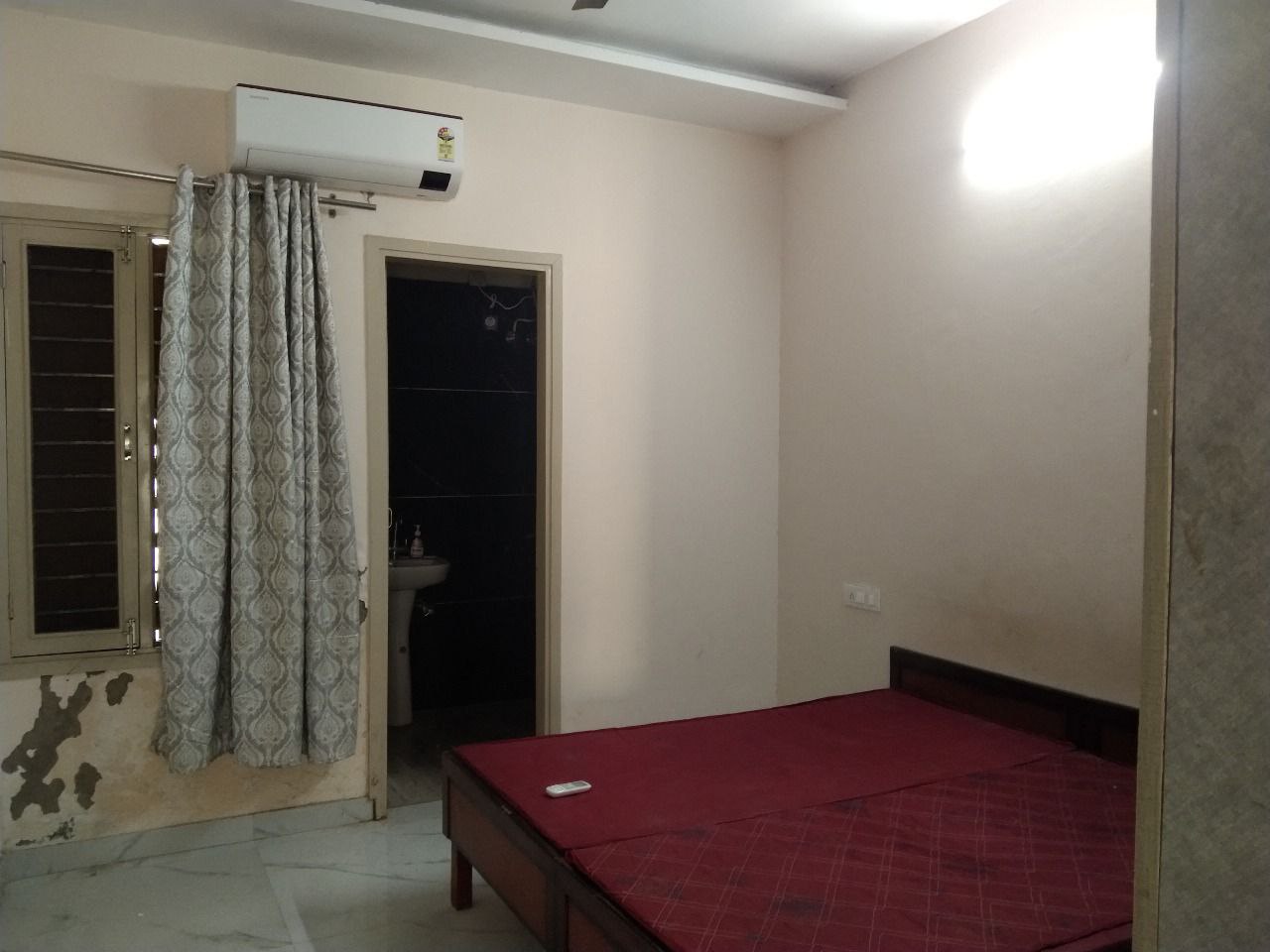 2 bhk available for rent