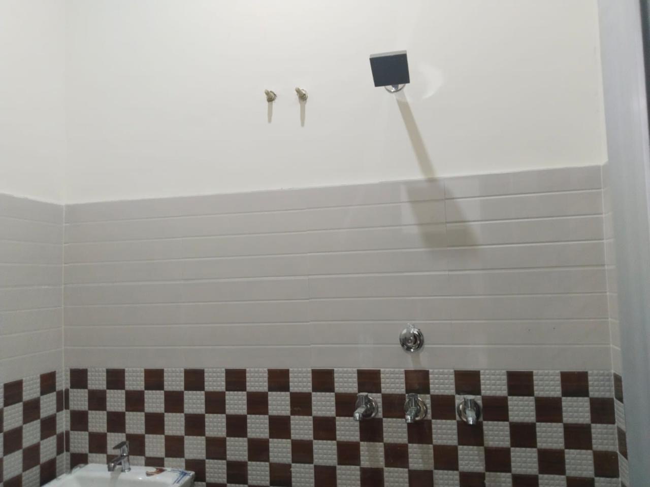 1 room in 2BHK available with AC