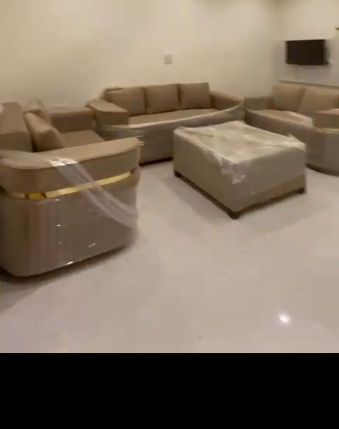 3bhk available in promont with AC