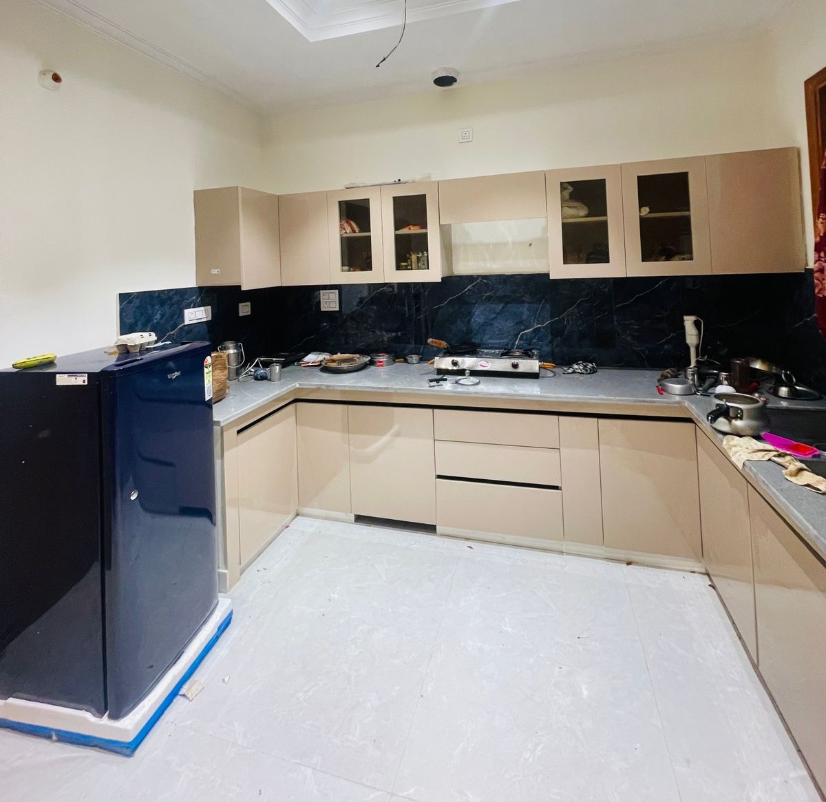 1 room in 3bhk in The promont society