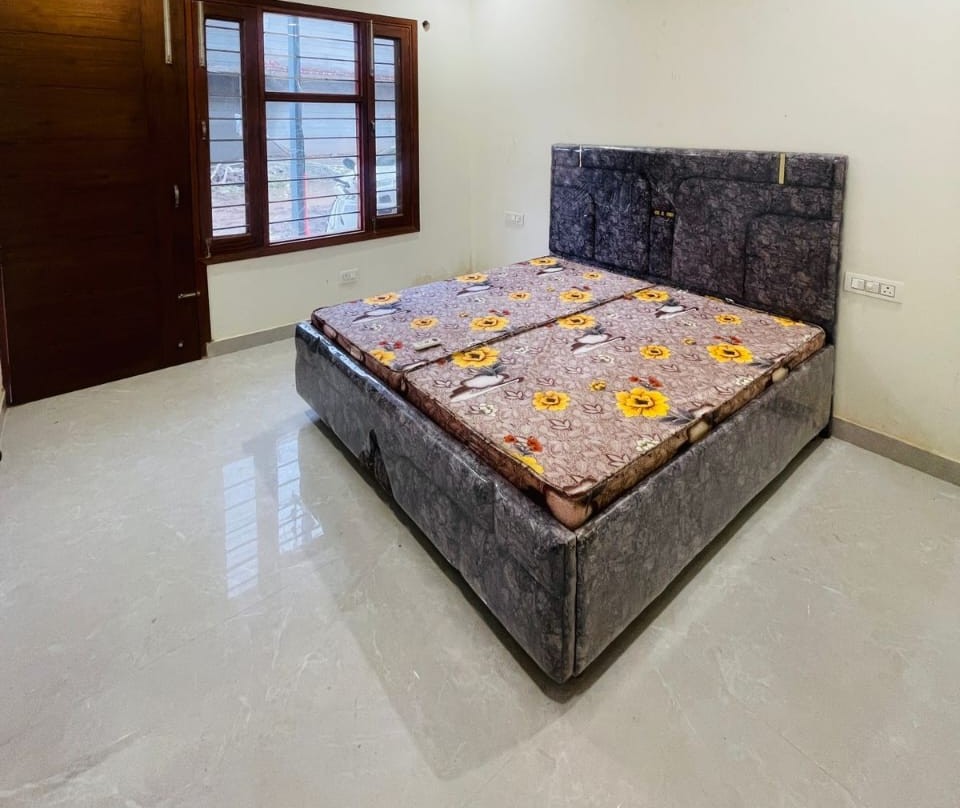 1 room in 3bhk in The promont society