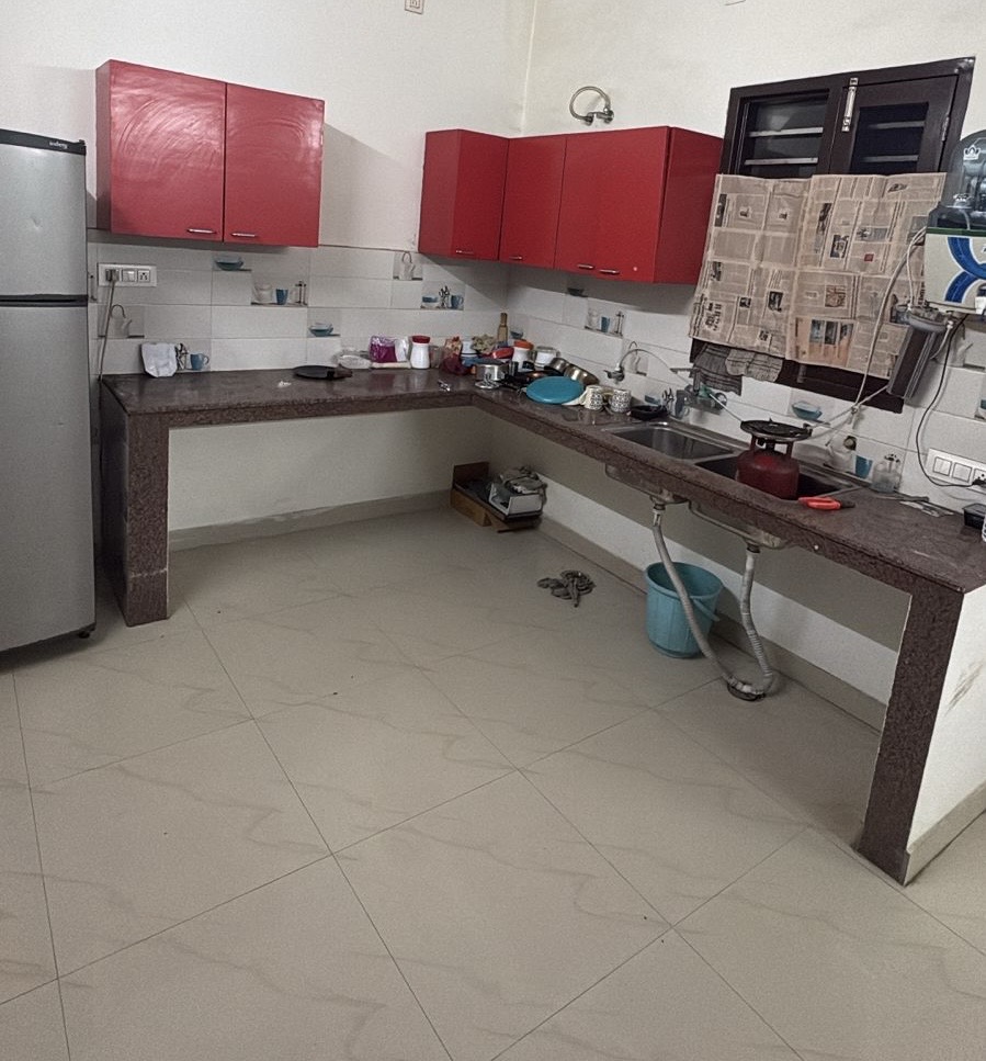 1 room in 2bhk for girls in Gk crystal Homes sector 115