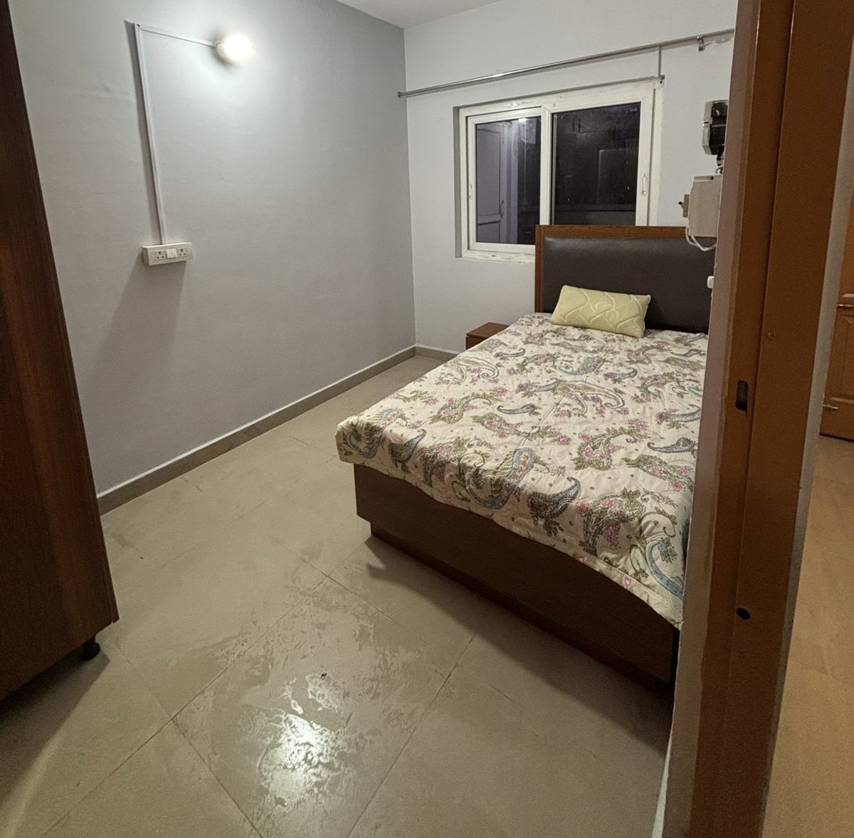 1Rk in Purab premium apartments sec 88